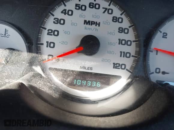 2005 Dodge Neon SXT z VIN 1B3ES56C75D264803, wystawiony jako IAAI lot #41688260 z przebiegiem 104 336 mil mil oraz . Historia ofert i sprzedaży dostępna na DreamBid. Obrazek 12.