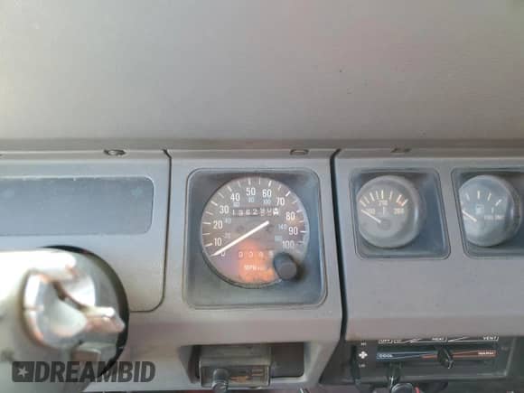 1989 Jeep Wrangler with VIN 2J4FY29E5KJ135604, listed as a Copart auction lot 61552705 with 136,290 mi miles and Clean title. Bid and sale history available at DreamBid. Image 9.