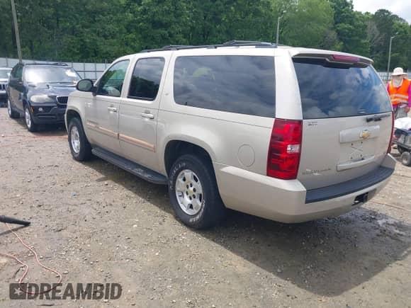 2007 Chevrolet Suburban LTZ z VIN 1GNFC16047R389477, wystawiony jako IAAI lot #42236857 z przebiegiem 212 863 mil mil oraz . Historia ofert i sprzedaży dostępna na DreamBid. Obrazek 3.