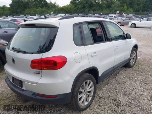 2017 Volkswagen Tiguan S с VIN WVGBV7AXXHK052651, выставлен на аукционе IAAI как лот 42993682 с пробегом 72 372 миль миль и . История ставок и продаж доступна на DreamBid. Изображение 4.