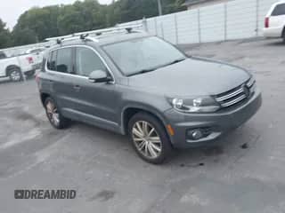 2013 Volkswagen Tiguan S с VIN WVGBV3AX9DW623266, выставлен на аукционе IAAI как лот 43389025 с пробегом 121 989 миль миль и . История ставок и продаж доступна на DreamBid. Изображение 1.