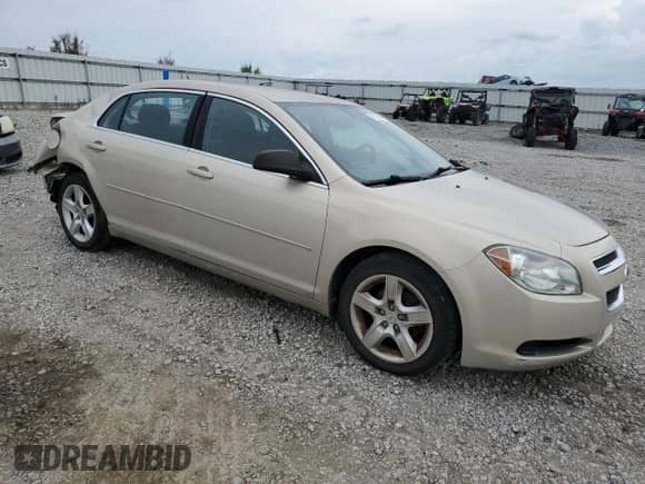 2010 Chevrolet Malibu 1LS z VIN 1G1ZB5EB1AF102522, wystawiony jako Copart lot #81740685 z przebiegiem 186 787 mil mil oraz Szkoda całkowita • Salvage title. Historia ofert i sprzedaży dostępna na DreamBid. Obrazek 4.