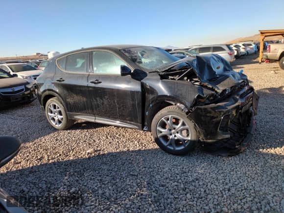 2024 Dodge Hornet R/T z VIN ZACPDFCW8R3A33235, wystawiony jako Copart lot #42847425 z przebiegiem Nie podano mil oraz Czysty tytuł • Clean title. Historia ofert i sprzedaży dostępna na DreamBid. Obrazek 4.