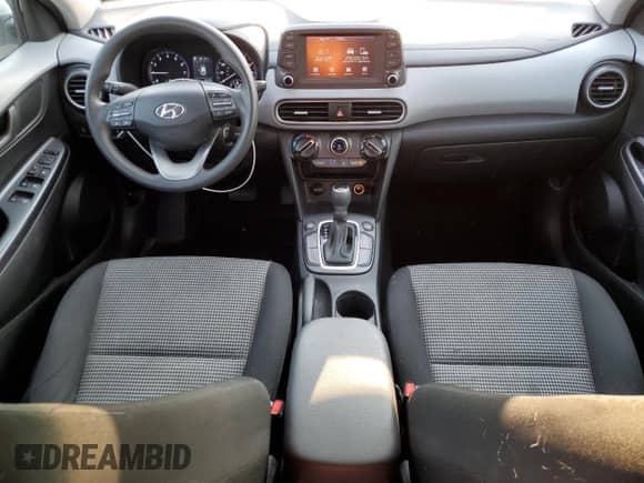 2018 Hyundai Kona SE z VIN KM8K1CAA9JU070133, wystawiony jako Copart lot #68877535 z przebiegiem 96 150 mil mil oraz Szkoda całkowita • Salvage title. Historia ofert i sprzedaży dostępna na DreamBid. Obrazek 8.