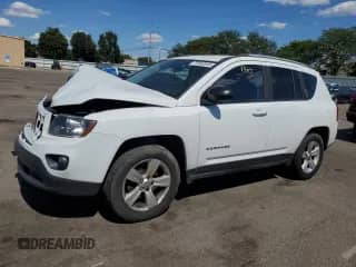 2017 Jeep Compass Sport z VIN 1C4NJDBB6HD104103, wystawiony jako Copart lot #70560545 z przebiegiem 112 259 mil mil oraz Szkoda całkowita • Salvage title. Historia ofert i sprzedaży dostępna na DreamBid. Obrazek 1.
