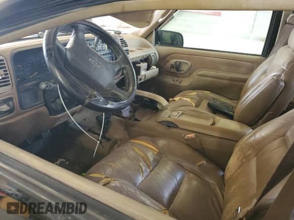 1995 Chevrolet Tahoe z VIN 1GNEK13K2SJ432421, wystawiony jako Copart lot #72959694 z przebiegiem Nie podano mil oraz Szkoda całkowita • Salvage title. Historia ofert i sprzedaży dostępna na DreamBid. Obrazek 7.