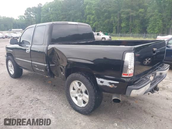 2005 Chevrolet Silverado 1500 Work Truck with VIN 2GCEK19V551223084, listed as a IAAI auction lot 42232818 with 179,533 mi miles and . Bid and sale history available at DreamBid. Image 3.