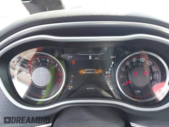 2016 Dodge Challenger R/T Scat Pack z VIN 2C3CDZFJXGH351790, wystawiony jako IAAI lot #41459795 z przebiegiem 69 129 mil mil oraz . Historia ofert i sprzedaży dostępna na DreamBid. Obrazek 16.