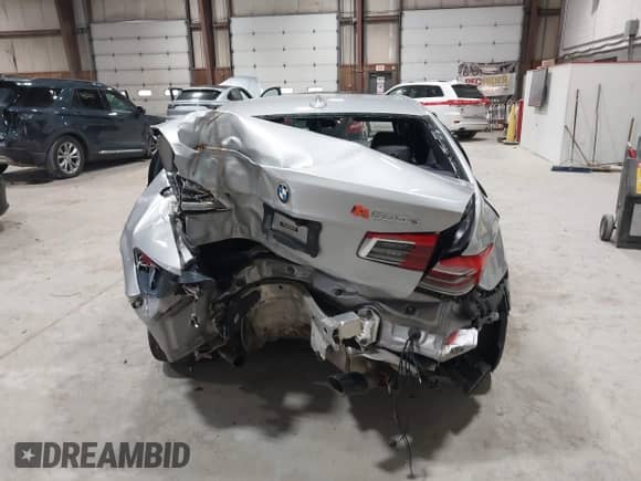 2019 BMW 5 Series 530e xDrive z VIN WBAJB1C59KB376289, wystawiony jako IAAI lot #42011352 z przebiegiem 63 019 mil mil oraz . Historia ofert i sprzedaży dostępna na DreamBid. Obrazek 16.