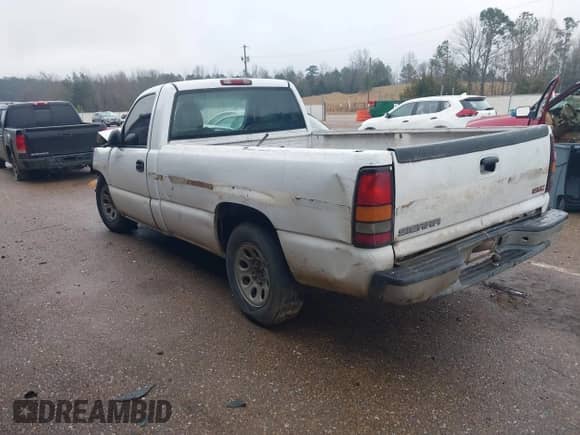 2005 GMC Sierra 1500 Work Truck z VIN 1GTEC14V15Z208030, wystawiony jako IAAI lot #41625004 z przebiegiem 340 630 mil mil oraz . Historia ofert i sprzedaży dostępna na DreamBid. Obrazek 3.