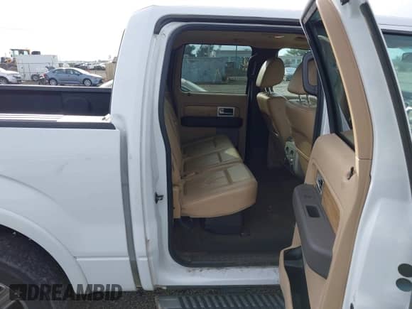 2011 Ford F-150 XLT z VIN 1FTFW1ET2BFA99583, wystawiony jako IAAI lot #43530602 z przebiegiem 191 786 mil mil oraz . Historia ofert i sprzedaży dostępna na DreamBid. Obrazek 8.