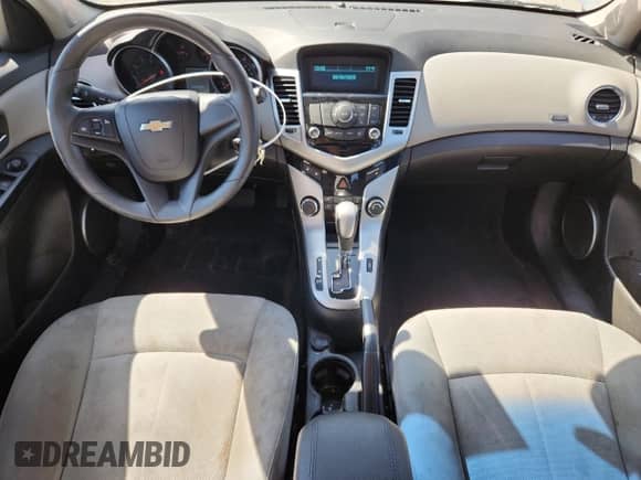 2011 Chevrolet Cruze 1FL z VIN 1G1PE5S90B7235736, wystawiony jako Copart lot #70587245 z przebiegiem 185 810 mil mil oraz Szkoda całkowita • Salvage title. Historia ofert i sprzedaży dostępna na DreamBid. Obrazek 8.