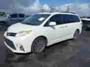 2018 Toyota Sienna Limited Premium z VIN 5TDDZ3DC1JS190743, wystawiony jako IAAI lot #43392954 z przebiegiem 145 442 mil mil oraz . Historia ofert i sprzedaży dostępna na DreamBid. Obrazek 17.