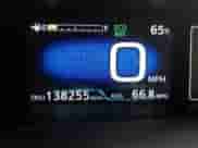 2018 Toyota Prius Plus z VIN JTDKARFP7J3083814, wystawiony jako IAAI lot #42511795 z przebiegiem 138 255 mil mil oraz . Historia ofert i sprzedaży dostępna na DreamBid. Obrazek 16.