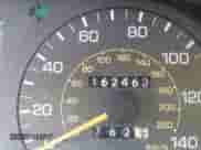 1995 Toyota Camry LE z VIN 4T1GK12E0SU860849, wystawiony jako IAAI lot #42358373 z przebiegiem 162 463 mil mil oraz . Historia ofert i sprzedaży dostępna na DreamBid. Obrazek 15.