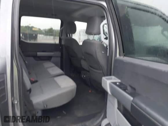 2024 Ford F-250 XL z VIN 1FT7W2BT2REE01002, wystawiony jako IAAI lot #43105733 z przebiegiem 62 496 mil mil oraz . Historia ofert i sprzedaży dostępna na DreamBid. Obrazek 8.