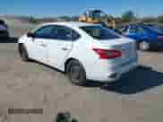 2017 Nissan Sentra SV z VIN 3N1AB7AP7HY221330, wystawiony jako IAAI lot #43387773 z przebiegiem 72 760 mil mil oraz . Historia ofert i sprzedaży dostępna na DreamBid. Obrazek 3.