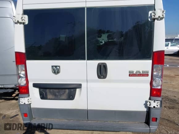 2014 Ram ProMaster Cargo с VIN 3C6TRVBG0EE115214, выставлен на аукционе IAAI как лот 41827289 с пробегом 226 282 миль миль и . История ставок и продаж доступна на DreamBid. Изображение 16.
