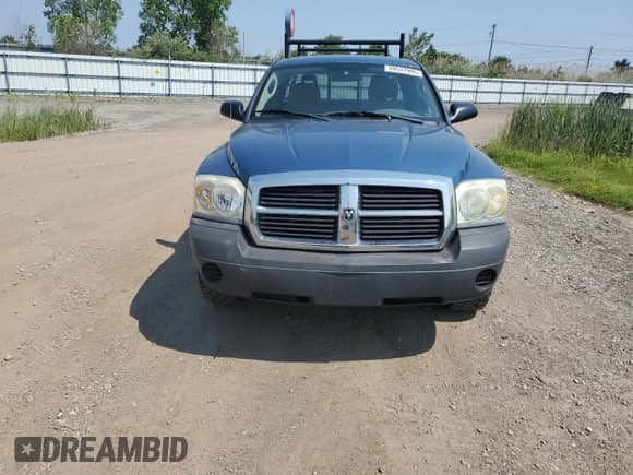 2005 Dodge Dakota ST z VIN 1D7HE22K55S131506, wystawiony jako Copart lot #59537995 z przebiegiem 63 164 mil mil oraz Szkoda całkowita • Salvage title. Historia ofert i sprzedaży dostępna na DreamBid. Obrazek 5.