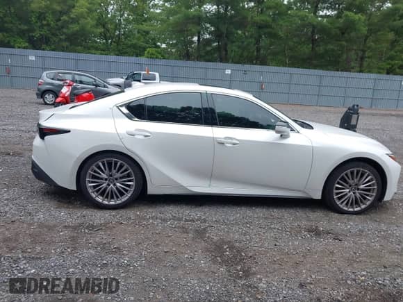 2023 Lexus IS 300 z VIN JTHD81F21P5050734, wystawiony jako IAAI lot #42464046 z przebiegiem 25 957 mil mil oraz . Historia ofert i sprzedaży dostępna na DreamBid. Obrazek 13.