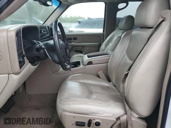 2004 Chevrolet Suburban Z71 z VIN 3GNFK16Z94G328378, wystawiony jako Copart lot #64143725 z przebiegiem 302 416 mil mil oraz Szkoda całkowita • Salvage title. Historia ofert i sprzedaży dostępna na DreamBid. Obrazek 7.