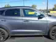 2017 Hyundai Tucson Eco z VIN KM8J33A25HU482364, wystawiony jako IAAI lot #43480647 z przebiegiem 144 106 mil mil oraz . Historia ofert i sprzedaży dostępna na DreamBid. Obrazek 13.