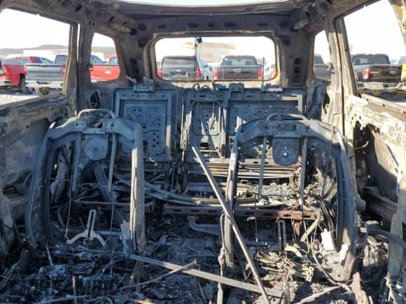 2012 Jeep Grand Cherokee SRT-8 z VIN 1C4RJFDJ3CC120954, wystawiony jako Copart lot #86062064 z przebiegiem Nie podano mil oraz Nie do naprawy • Non repairable. Historia ofert i sprzedaży dostępna na DreamBid. Obrazek 10.