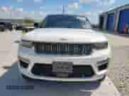 2023 Jeep Grand Cherokee Summit z VIN 1C4RJHEG4P8101904, wystawiony jako Copart lot #84244315 z przebiegiem 42 447 mil mil oraz Szkoda całkowita • Salvage title. Historia ofert i sprzedaży dostępna na DreamBid. Obrazek 5.