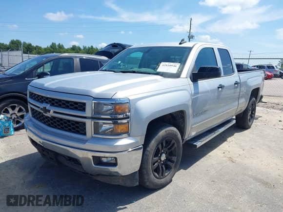 2015 Chevrolet Silverado 1500 LT z VIN 1GCVKREH9FZ230255, wystawiony jako IAAI lot #42810946 z przebiegiem 131 323 mil mil oraz . Historia ofert i sprzedaży dostępna na DreamBid. Obrazek 2.