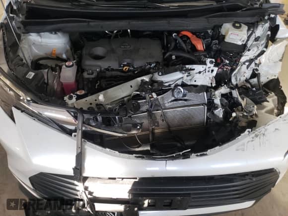 2025 Toyota Sienna XLE with VIN 5TDJSKFCXSS165288, listed as a Copart auction lot 82656415 with 14,901 mi miles and Salvage title. Bid and sale history available at DreamBid. Image 12.