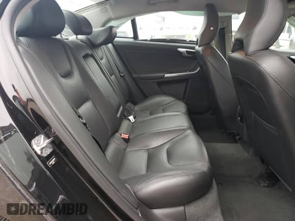 2018 Volvo S60 Inscription с VIN LYV402HK8JB166323, выставлен на аукционе Copart как лот 76267414 с пробегом 145 427 миль миль и Списание • Salvage title. История ставок и продаж доступна на DreamBid. Изображение 10.
