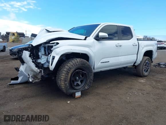 2024 Toyota Tacoma SR5 with VIN 3TYLB5JNXRT010533, listed as a IAAI auction lot 42955728 with 20,995 mi miles and . Bid and sale history available at DreamBid. Image 18.