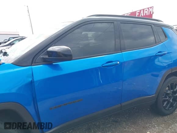 2024 Jeep Compass Latitude с VIN 3C4NJDBN8RT147122, выставлен на аукционе IAAI как лот 43170353 с пробегом 11 706 миль миль и . История ставок и продаж доступна на DreamBid. Изображение 15.
