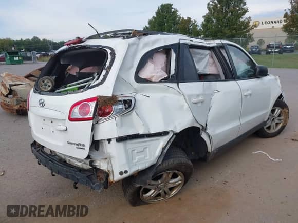 2010 Hyundai Santa Fe GLS with VIN 5NMSGDAB0AH381989, listed as a IAAI auction lot 43137343 with 203,000 mi miles and . Bid and sale history available at DreamBid. Image 4.