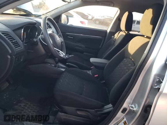 2024 Mitsubishi Outlander S с VIN JA4ARUAU9RU005166, выставлен на аукционе Copart как лот 85740214 с пробегом 6 541 миль миль и Списание • Salvage title. История ставок и продаж доступна на DreamBid. Изображение 7.