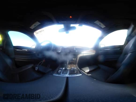 2015 BMW 7 Series 740i z VIN WBAYA6C54FGK16635, wystawiony jako IAAI lot #43487485 z przebiegiem 92 917 mil mil oraz . Historia ofert i sprzedaży dostępna na DreamBid. Obrazek 19.