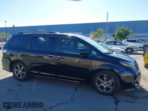 2015 Toyota Sienna SE with VIN 5TDXK3DC4FS583841, listed as a IAAI auction lot 41223820 with 190,117 mi miles and . Bid and sale history available at DreamBid. Image 1.