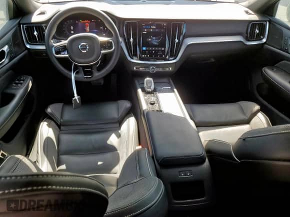 2024 Volvo S60 Plus Black Edition z VIN 7JRL12FH1RG314281, wystawiony jako Copart lot #58842195 z przebiegiem 7 522 mil mil oraz Czysty tytuł • Clean title. Historia ofert i sprzedaży dostępna na DreamBid. Obrazek 8.