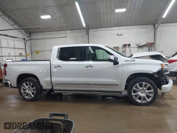 2024 Chevrolet Silverado 1500 High Country с VIN 1GCUDJEL2RZ307175, выставлен на аукционе IAAI как лот 42395791 с пробегом 8 358 миль миль и . История ставок и продаж доступна на DreamBid. Изображение 13.