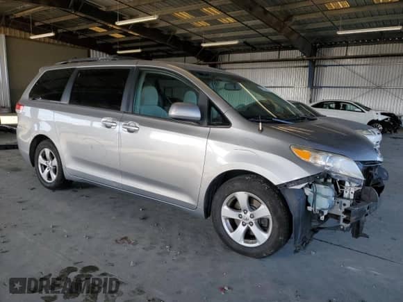 2011 Toyota Sienna LE AAS with VIN 5TDKK3DCXBS151288, listed as a Copart auction lot 81023415 with 138,478 mi miles and Salvage title. Bid and sale history available at DreamBid. Image 4.