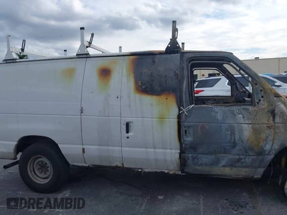 2014 Ford Econoline Cargo Commercial z VIN 1FTNE2EW5EDA89709, wystawiony jako IAAI lot #41342472 z przebiegiem Nie podano mil oraz . Historia ofert i sprzedaży dostępna na DreamBid. Obrazek 12.