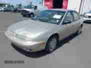 1999 Saturn SL z VIN 1G8ZK5275XZ283178, wystawiony jako IAAI lot #42303549 z przebiegiem 216 776 mil mil oraz . Historia ofert i sprzedaży dostępna na DreamBid. Obrazek 2.