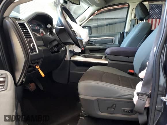 2018 Ram 1500 Big Horn z VIN 1C6RR7GT5JS276452, wystawiony jako Copart lot #84738495 z przebiegiem 79 623 mil mil oraz Szkoda całkowita • Salvage title. Historia ofert i sprzedaży dostępna na DreamBid. Obrazek 7.