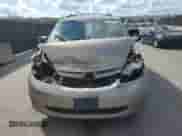 2010 Toyota Sienna CE z VIN 5TDKK4CC5AS336015, wystawiony jako Copart lot #87038765 z przebiegiem 241 385 mil mil oraz Szkoda całkowita • Salvage title. Historia ofert i sprzedaży dostępna na DreamBid. Obrazek 5.