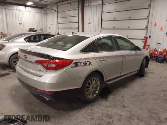 2015 Hyundai Sonata Sport z VIN 5NPE34AF8FH194098, wystawiony jako IAAI lot #41642055 z przebiegiem 123 683 mil mil oraz . Historia ofert i sprzedaży dostępna na DreamBid. Obrazek 4.