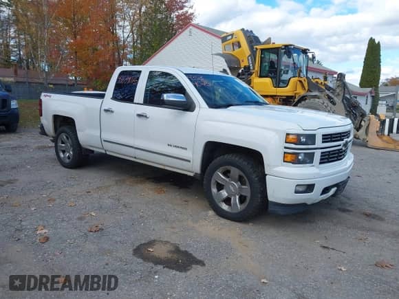 2015 Chevrolet Silverado 1500 LT with VIN 1GCVKREC9FZ326472, listed as a IAAI auction lot 43534025 with 288,869 mi miles and . Bid and sale history available at DreamBid. Image 1.