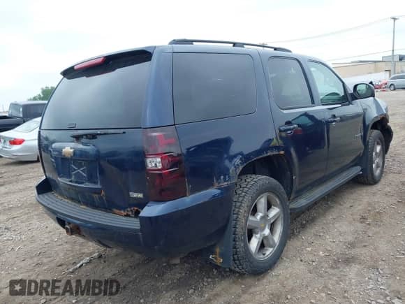 2008 Chevrolet Tahoe LTZ z VIN 1GNFK13008J117824, wystawiony jako IAAI lot #42516795 z przebiegiem 267 878 mil mil oraz . Historia ofert i sprzedaży dostępna na DreamBid. Obrazek 4.