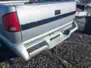 1994 Chevrolet S-10 LS z VIN 1GCCS19ZXR8233932, wystawiony jako IAAI lot #41072044 z przebiegiem 171 666 mil mil oraz . Historia ofert i sprzedaży dostępna na DreamBid. Obrazek 18.