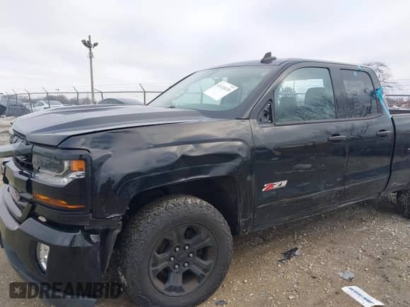 2019 Chevrolet Silverado 1500 LT z VIN 2GCVKPEC8K1230355, wystawiony jako IAAI lot #41124133 z przebiegiem 135 034 mil mil oraz . Historia ofert i sprzedaży dostępna na DreamBid. Obrazek 6.