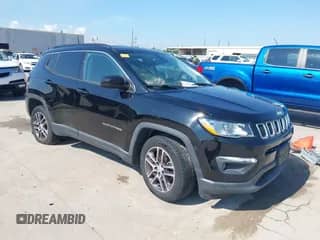 2017 Jeep Compass Latitude z VIN 3C4NJCBBXHT611509, wystawiony jako IAAI lot #42916947 z przebiegiem 68 506 mil mil oraz . Historia ofert i sprzedaży dostępna na DreamBid. Obrazek 1.